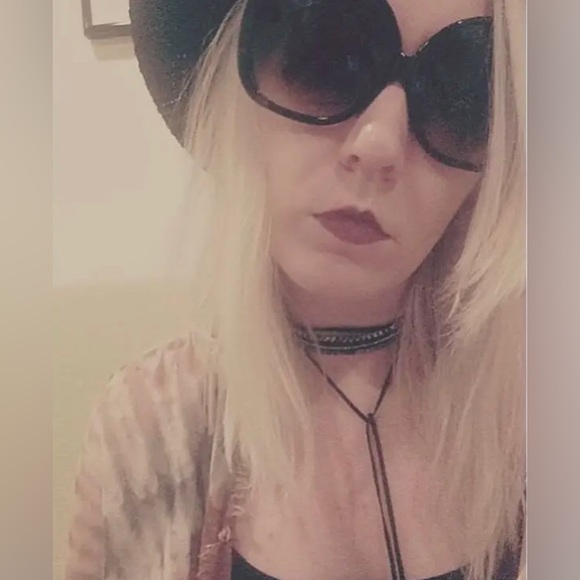 Meet your Posher, Britta - Picture 2 of 3